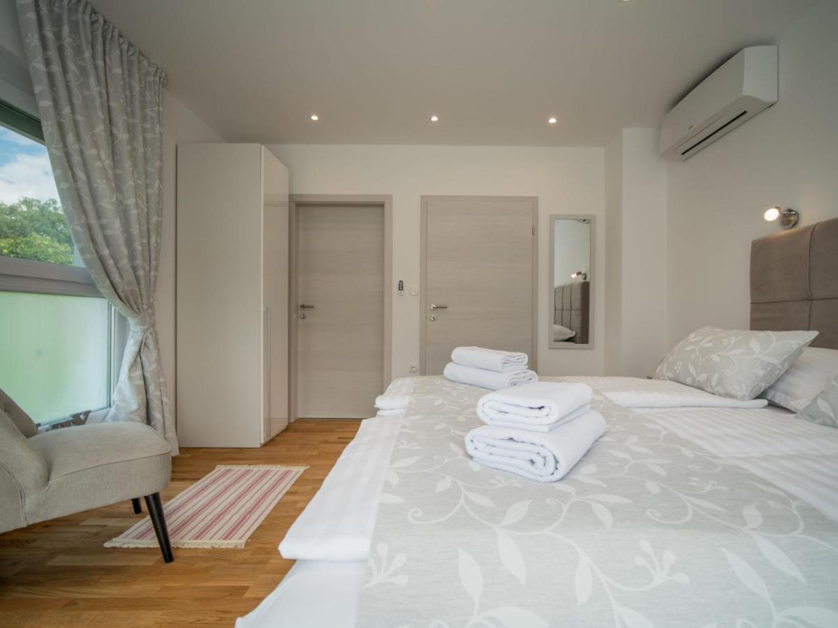 Holiday Home Andela By Interhome Dobrinj Eksteriør billede